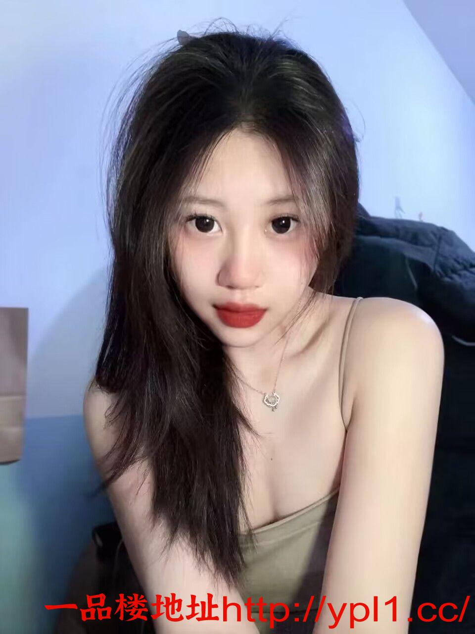 笑容甜美幼师兼职小姐姐