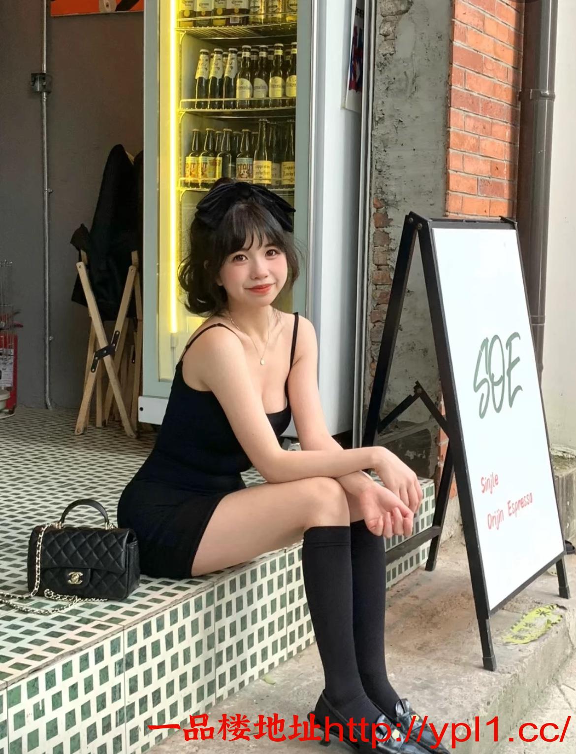 大奶老师舌头柔软口活一流很会调情