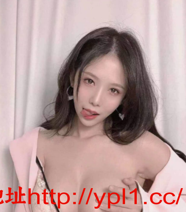 翘臂制服妹
