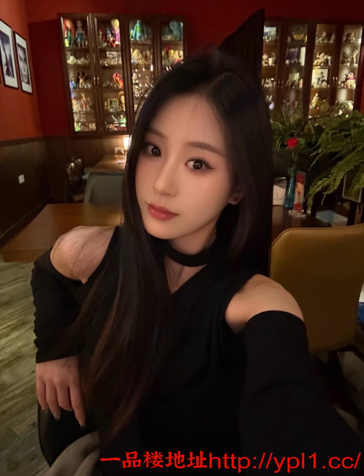 反差婊子迷人嫩妹