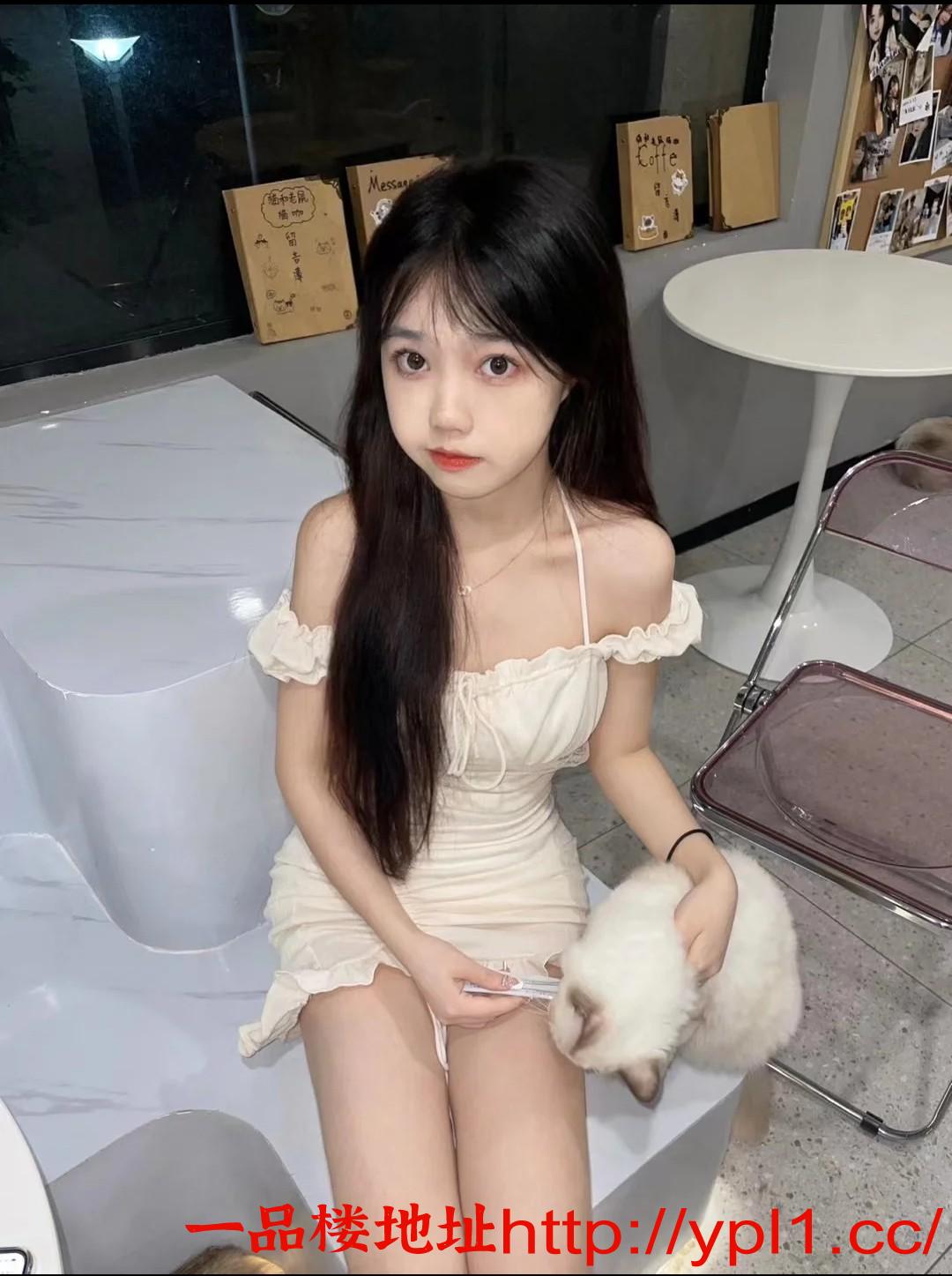 粉嫩多汁极品身材大长腿小姐姐