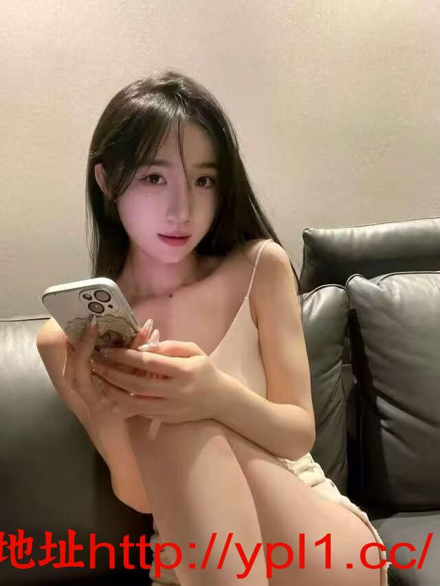 极品黑丝嫩妹会吸会舔