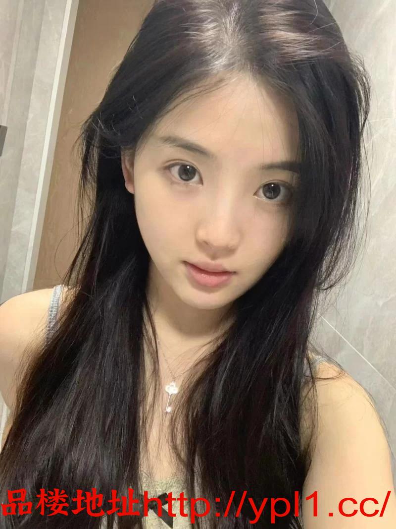 真实04年高颜值女孩