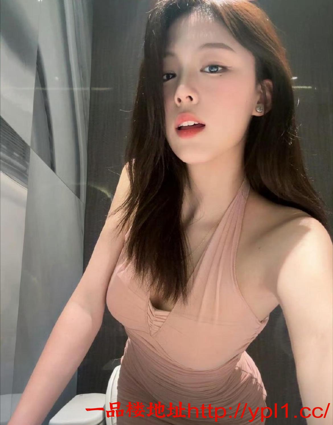 性感小妹三点粉小穴嘴巴很紧