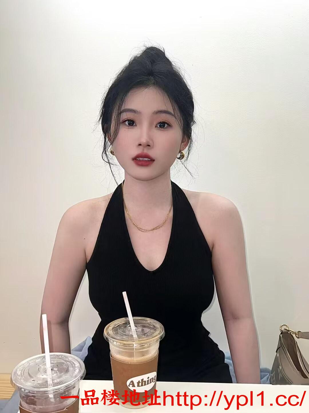 极品巨乳嫩妹皮肤光滑，超有手感