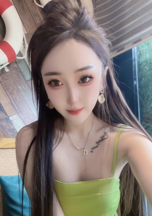 铁西吸精女孩