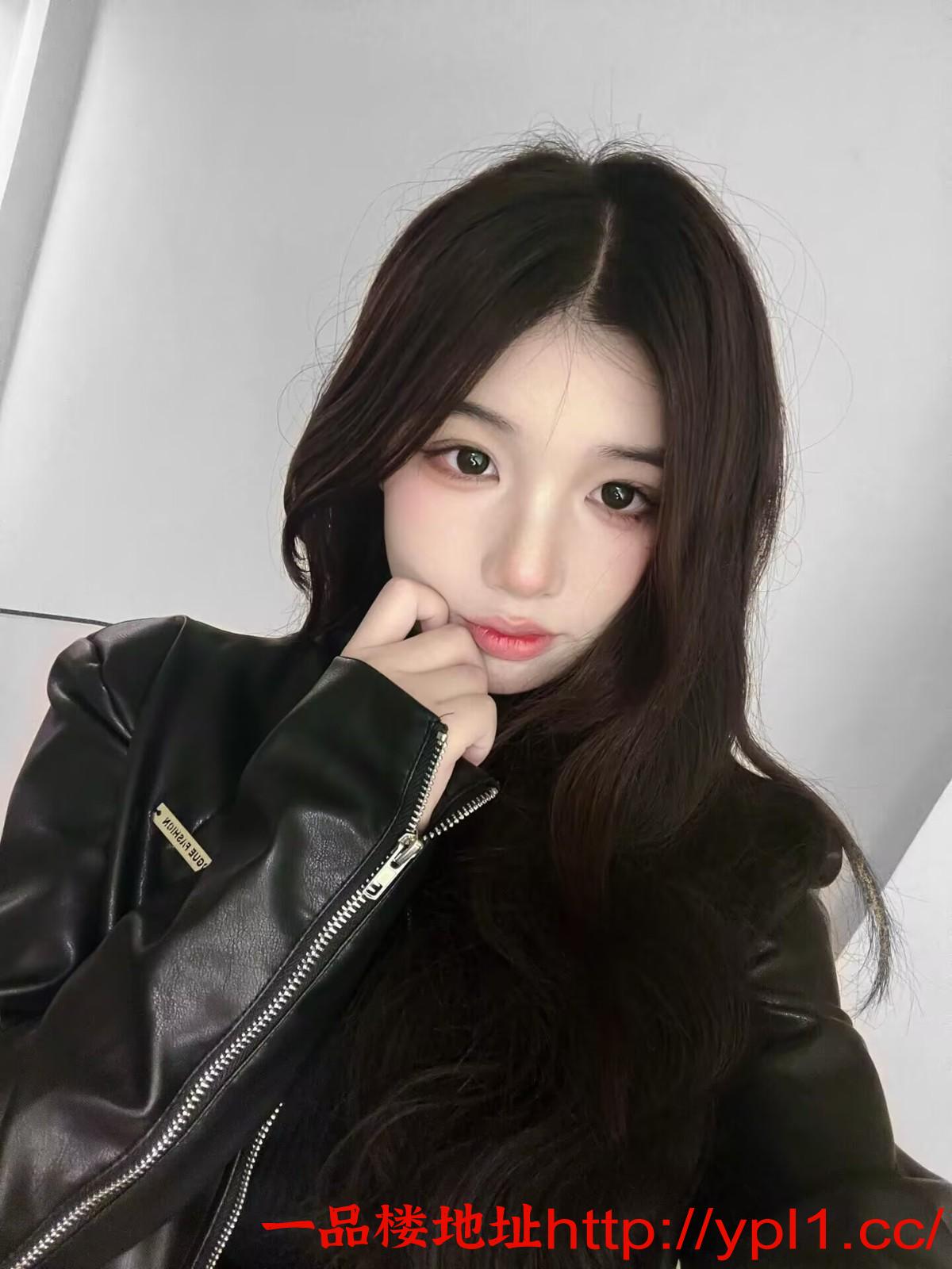 粉鲍嫩妹淫水多操起来特别爽