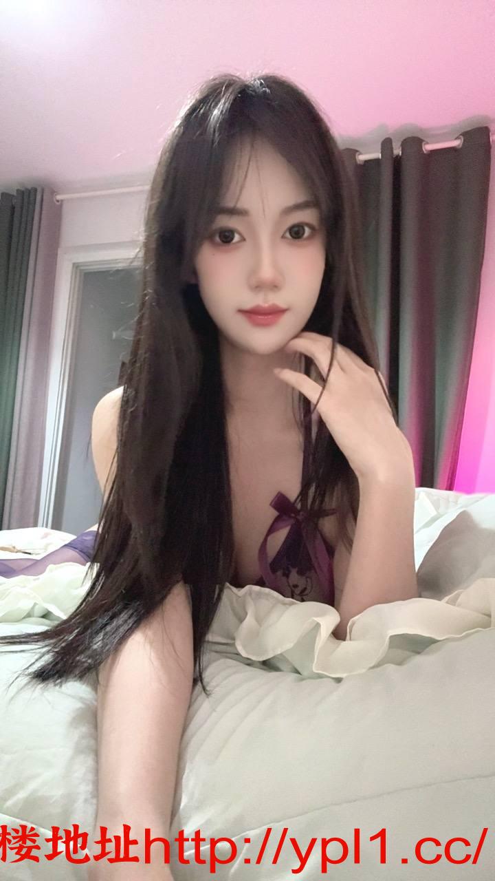 白嫩性感大奶风骚妹妹