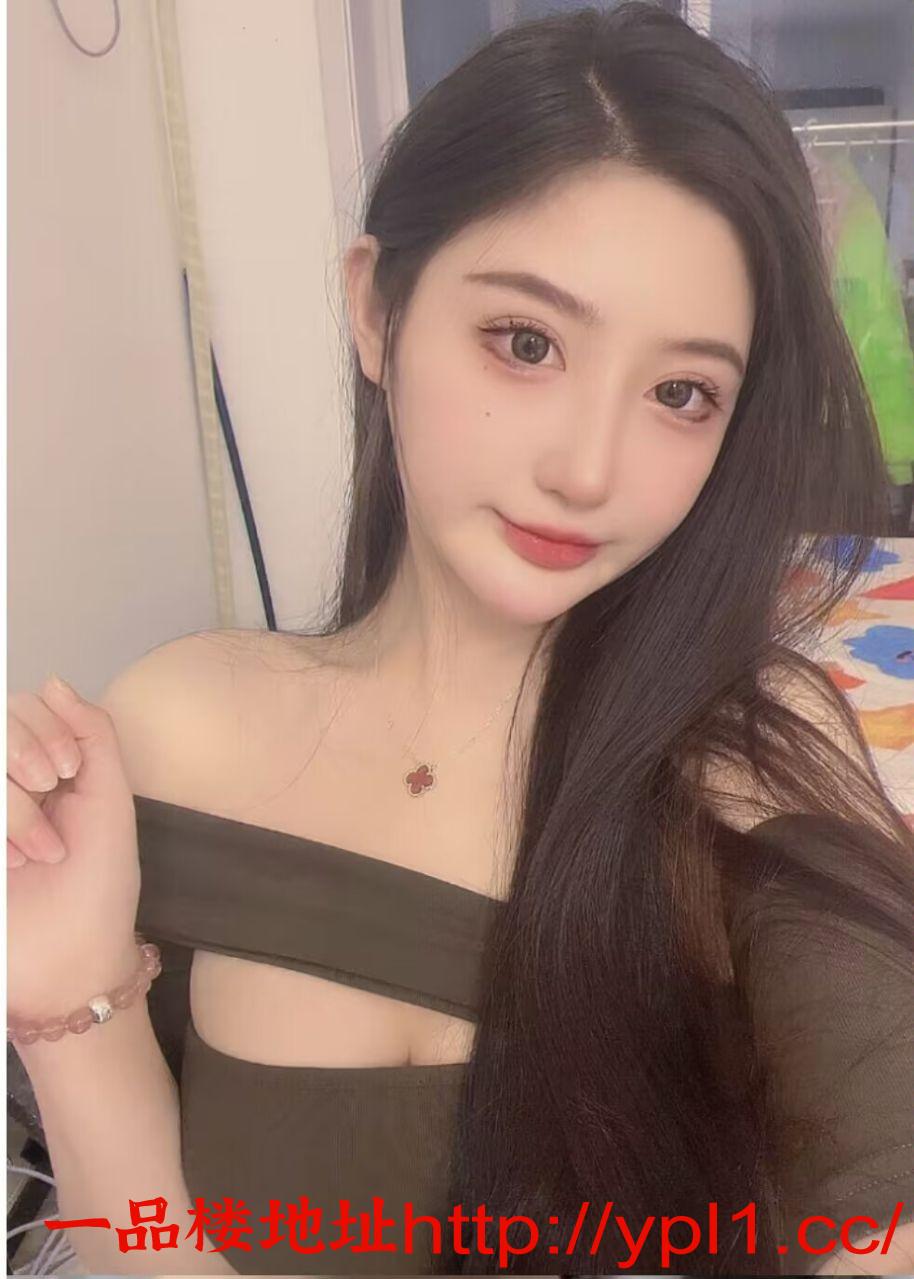 大乳泻火风骚淫妹可不戴