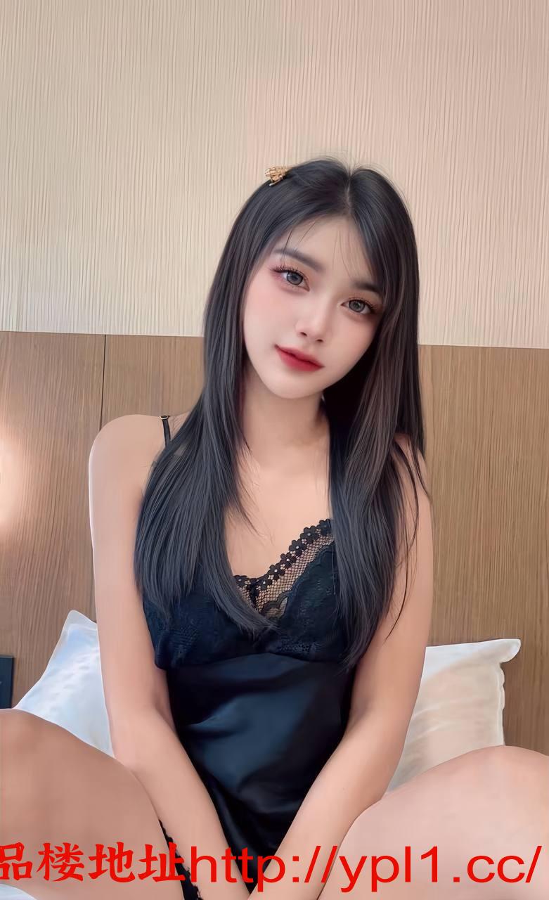 善解人衣的老师极品妹妹鲍开抬腿微微笑