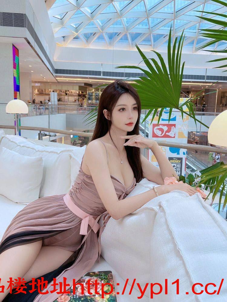 口活好，懂配合风骚妹子娇小白嫩服务型小妹