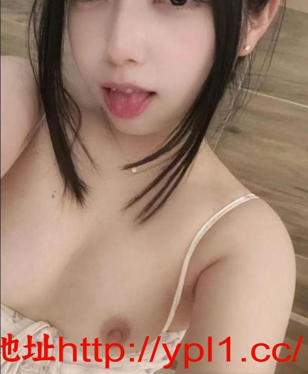 爆乳迷你小妖精粉嫩又多汁