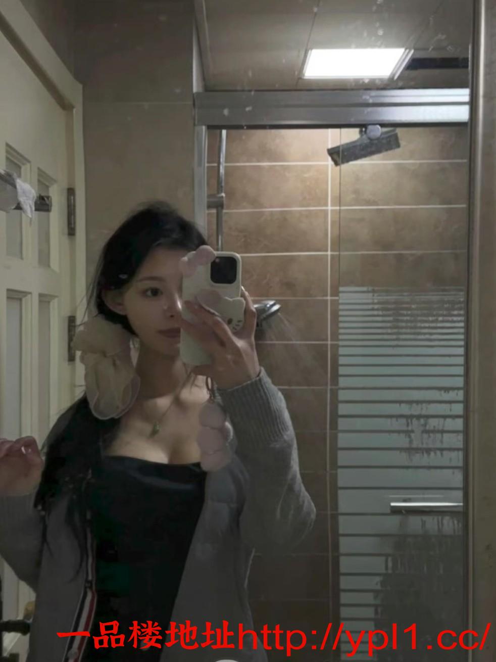 制服御姐前凸后翘