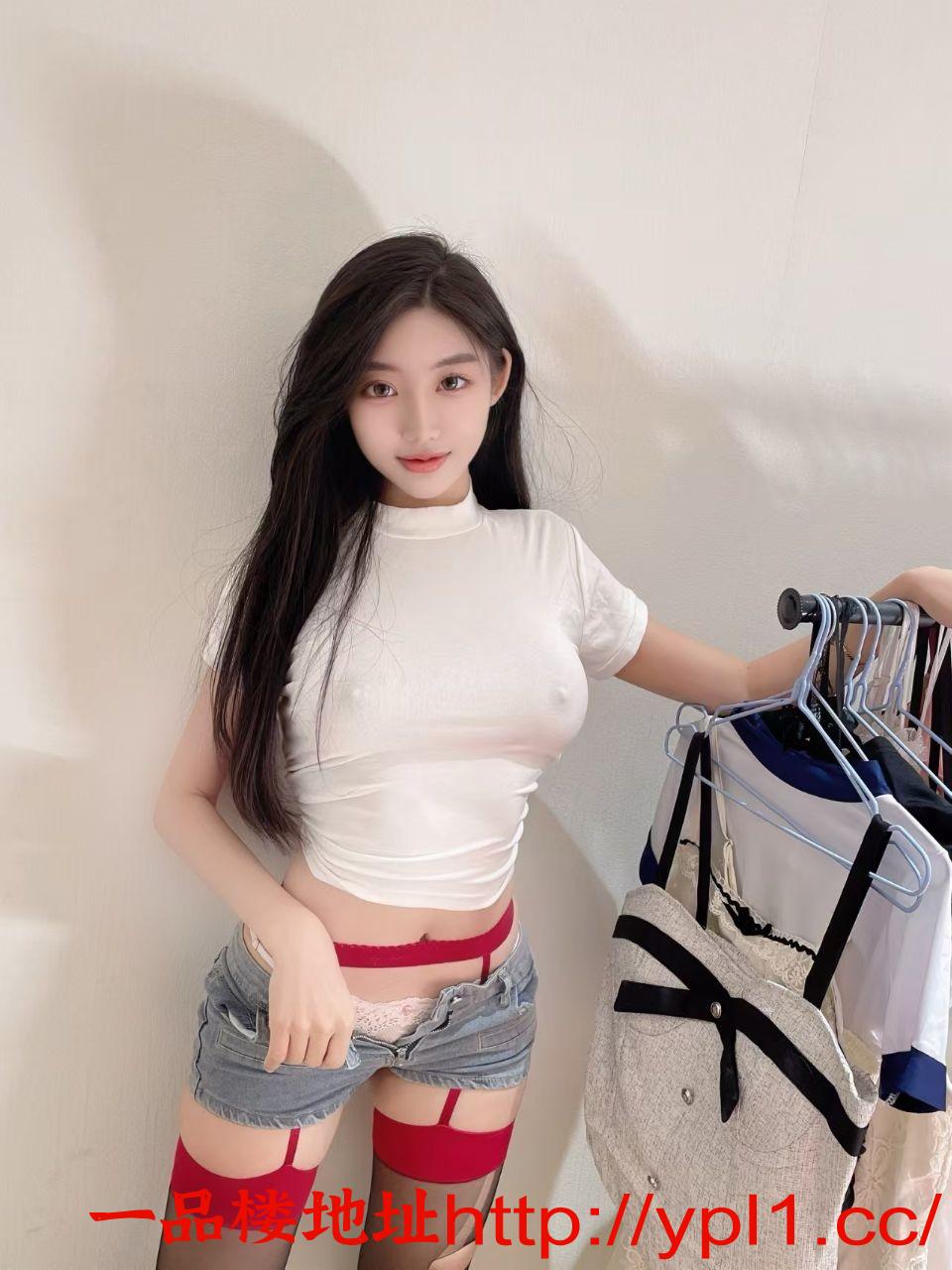 性感粉嫩蜜桃臀大奶小骚逼嫩妹