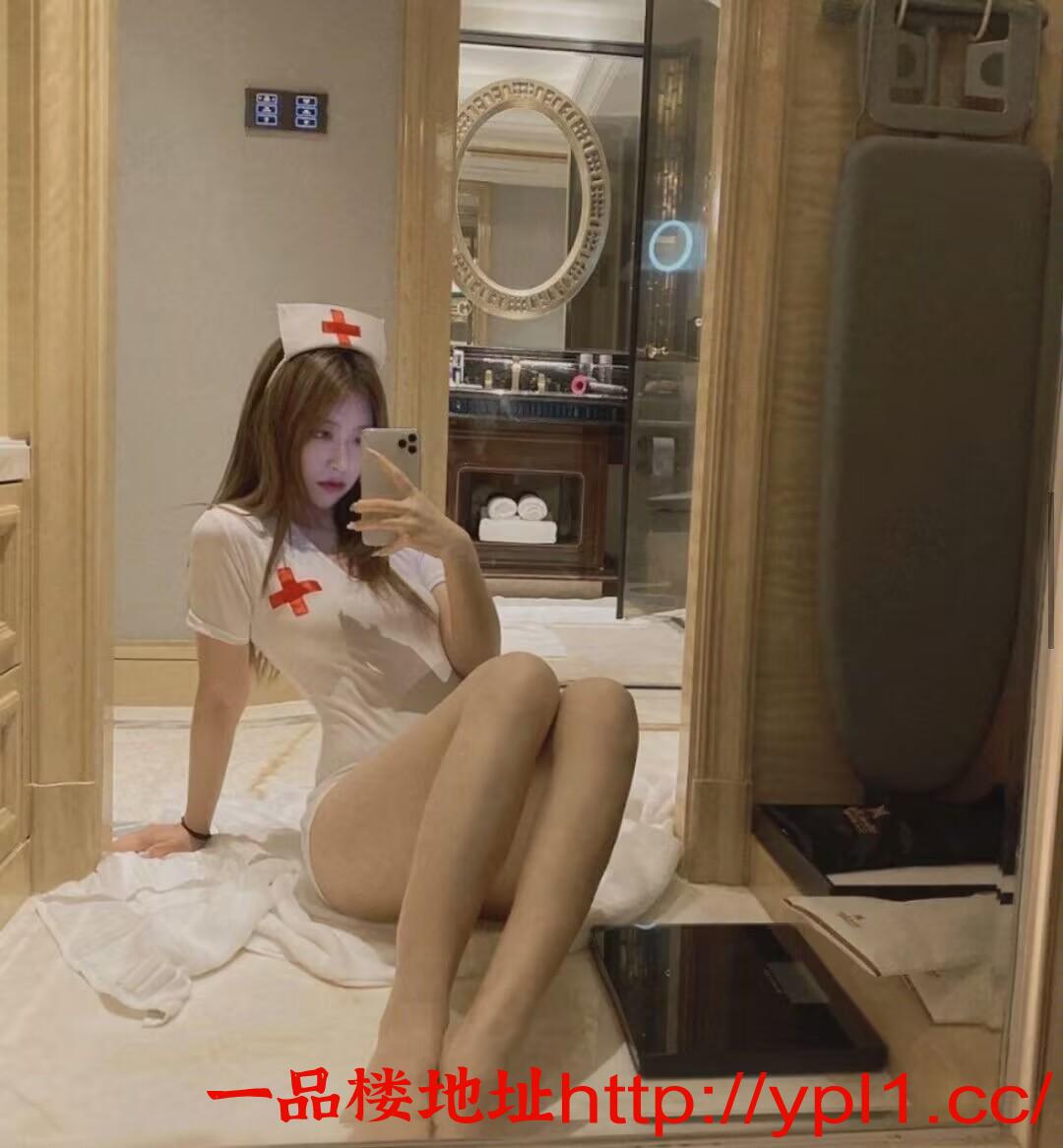 顶翻细腰肥臀的妹妹