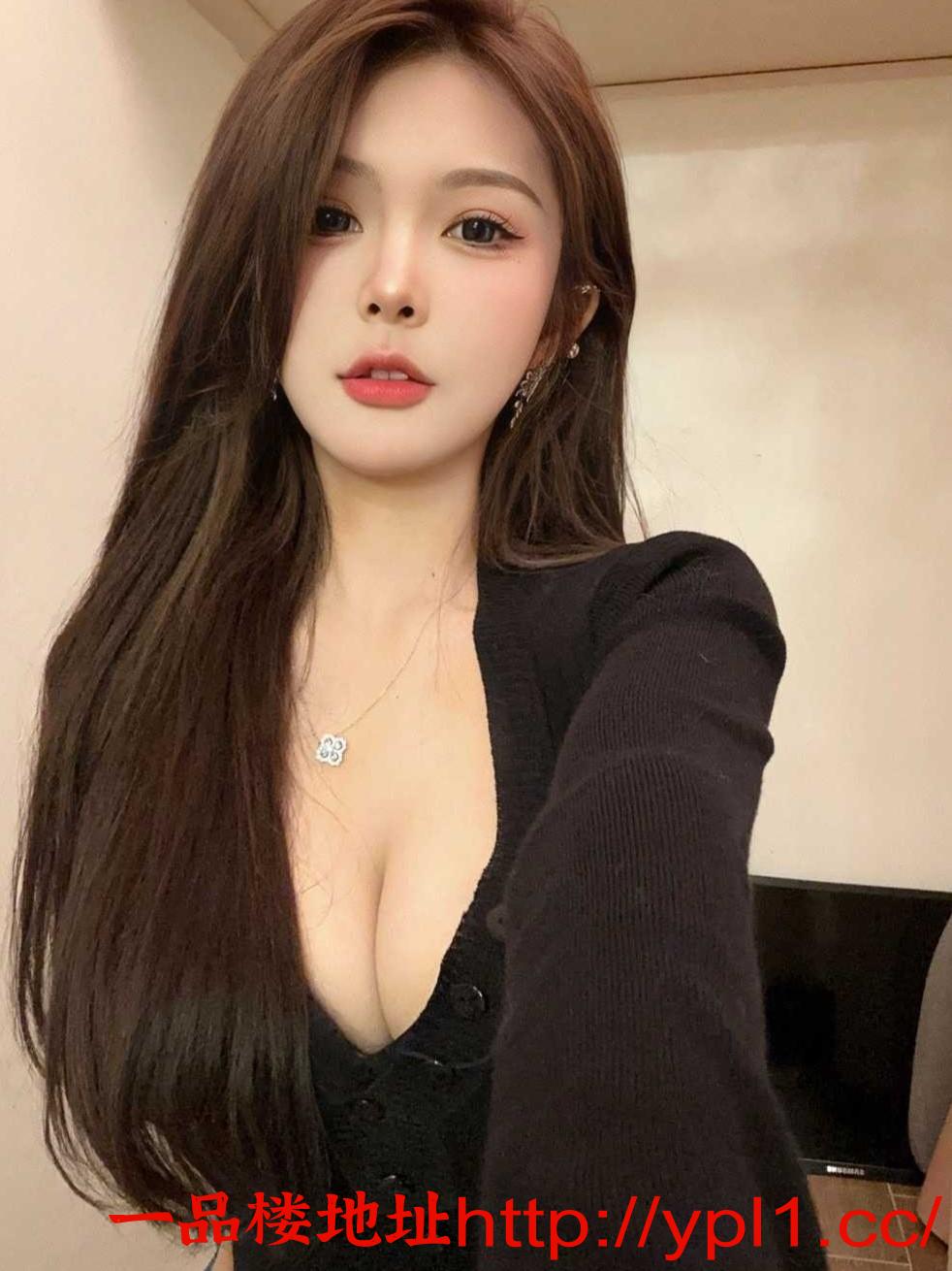 高挑巨乳琪格格