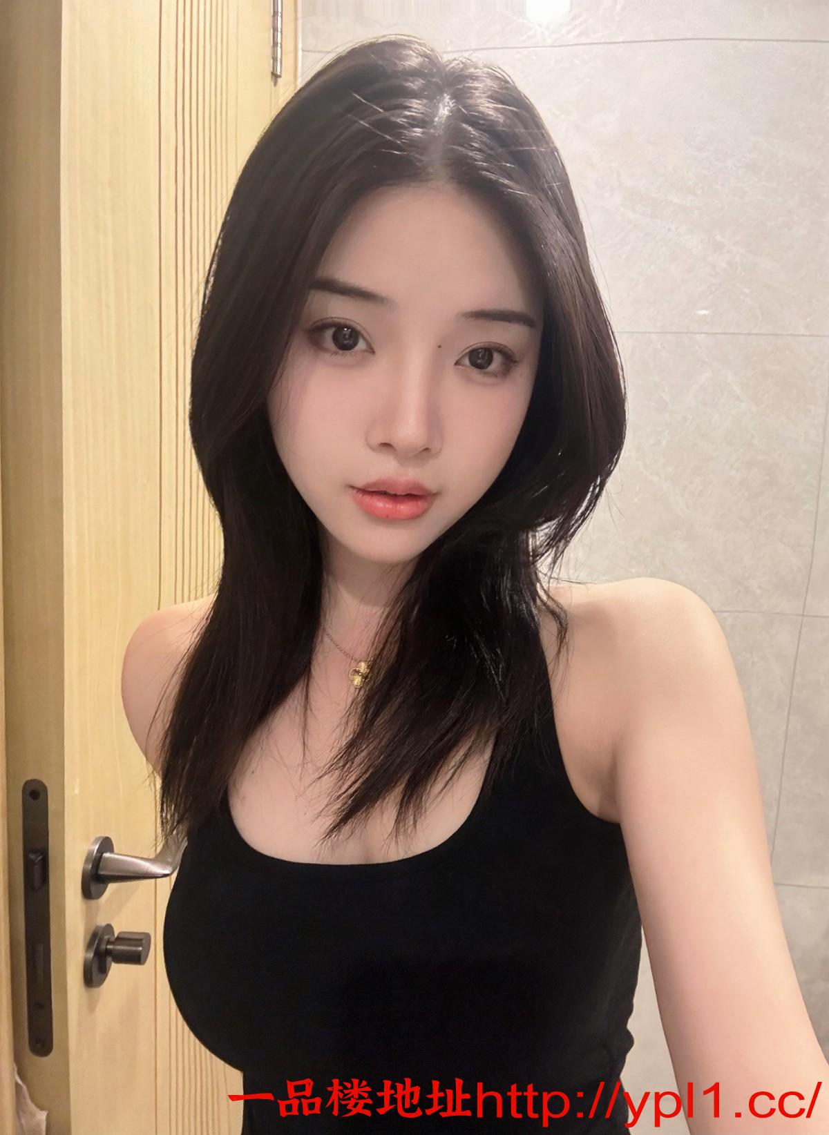 一线鲍长腿翘臀美少女