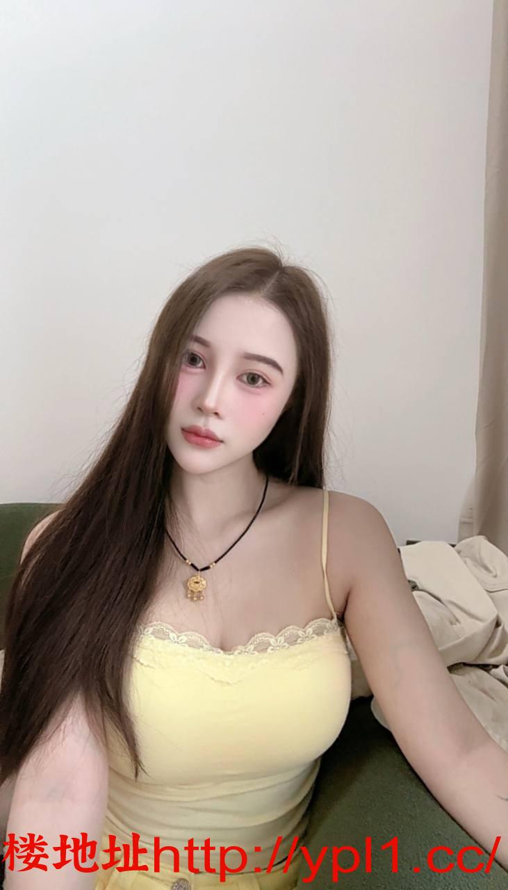 服务配合长腿老师长得很白嫩摇的很猛