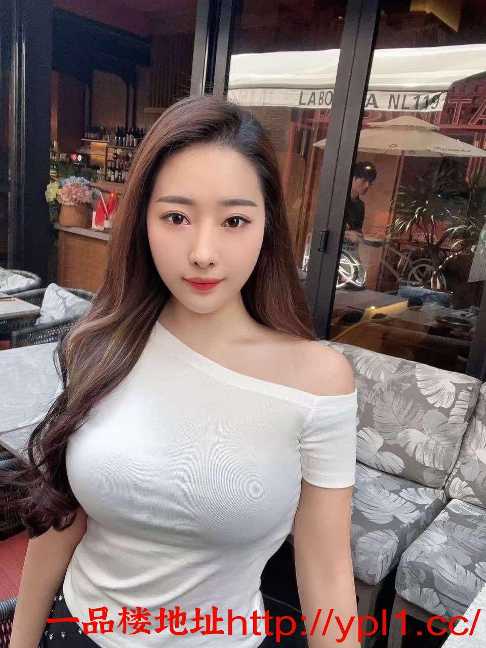 骚妹白嫩水多耐操一碰就湿