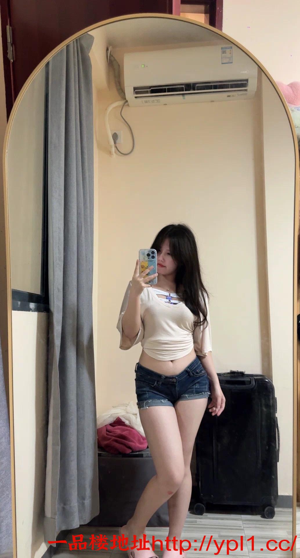 高颜值嫩妹