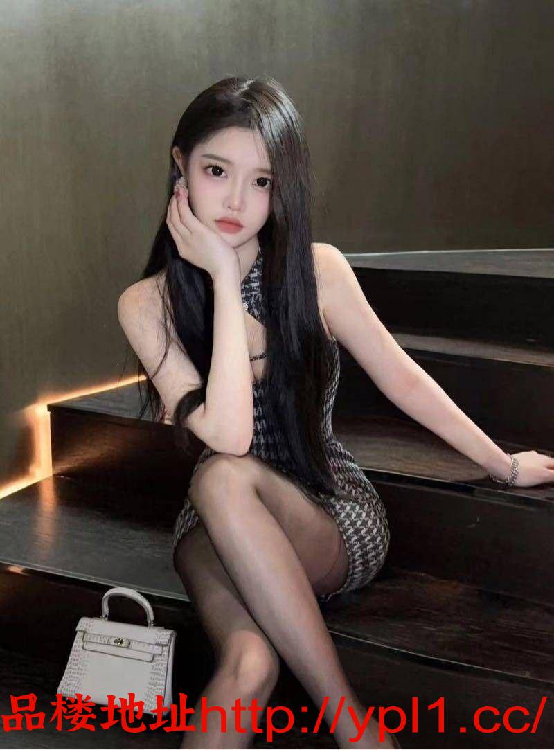 性感黑丝妹妹逼紧粉嫩