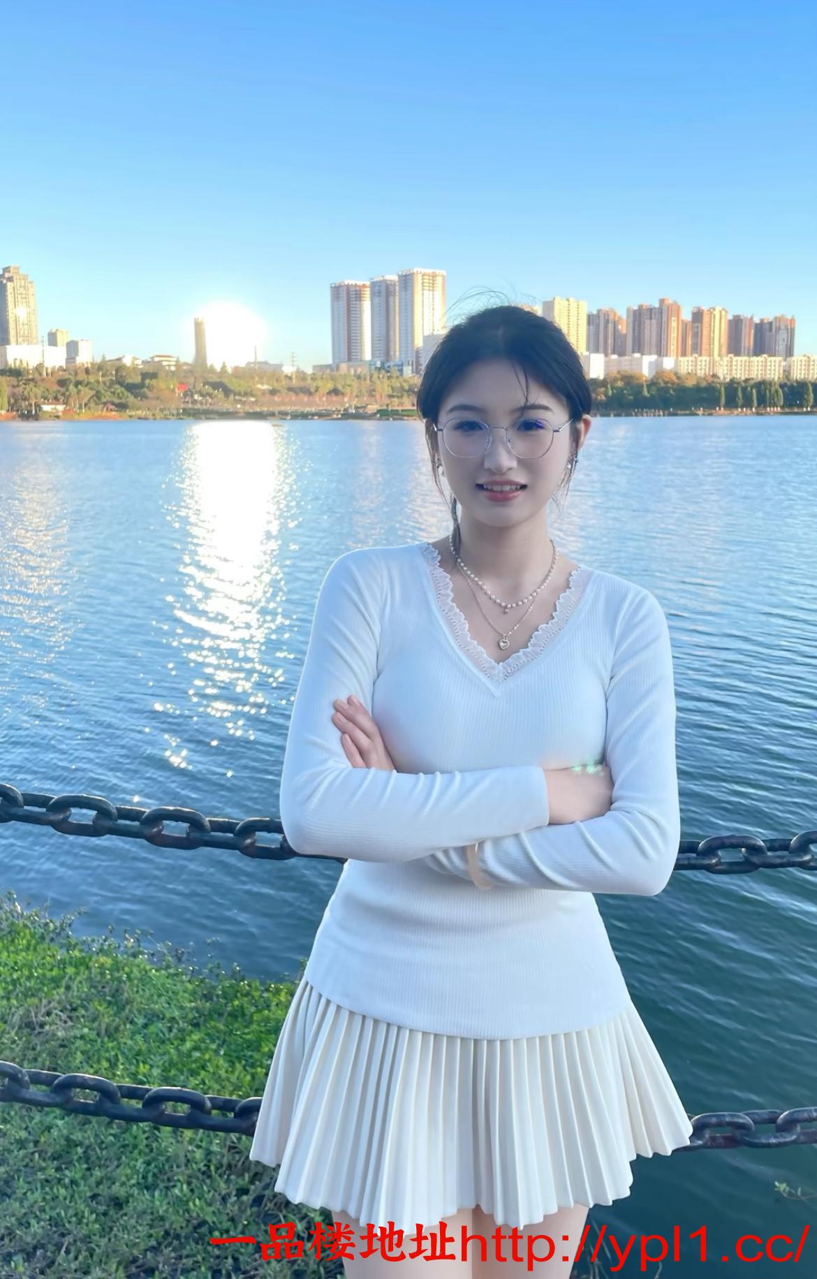 大奶老师舌头柔软口活一流很会调情