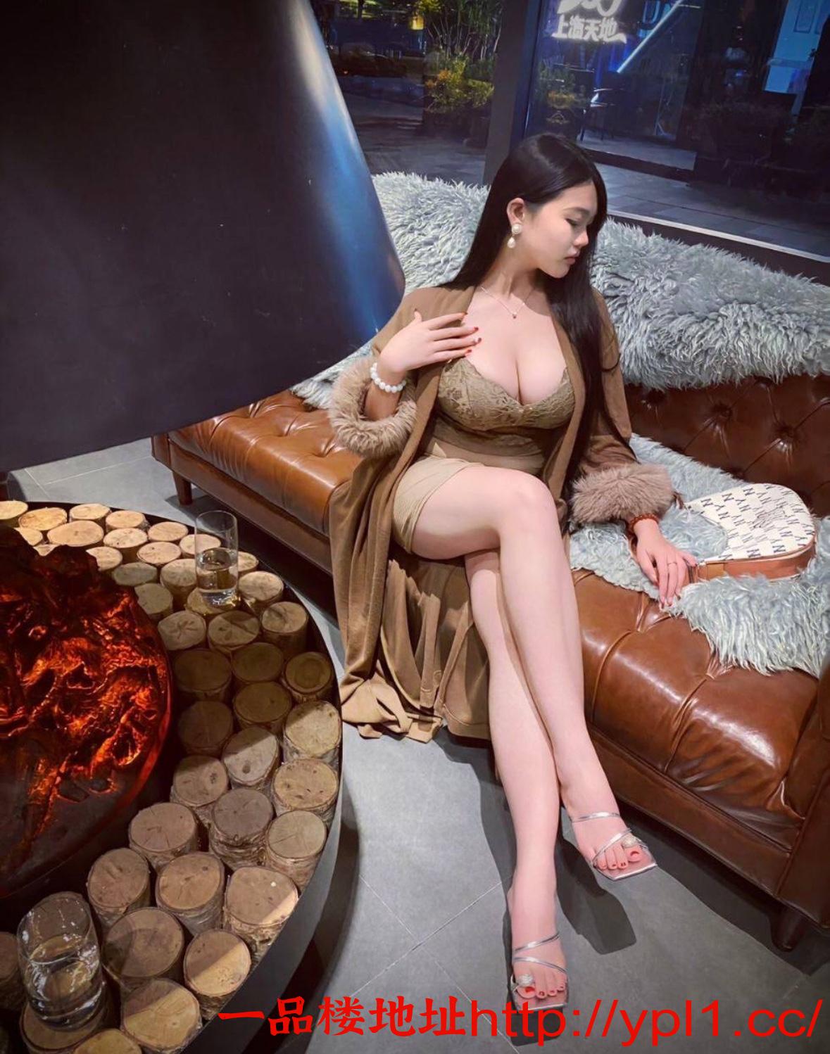 鄞州区天然巨乳刚下海的先天骚逼体质