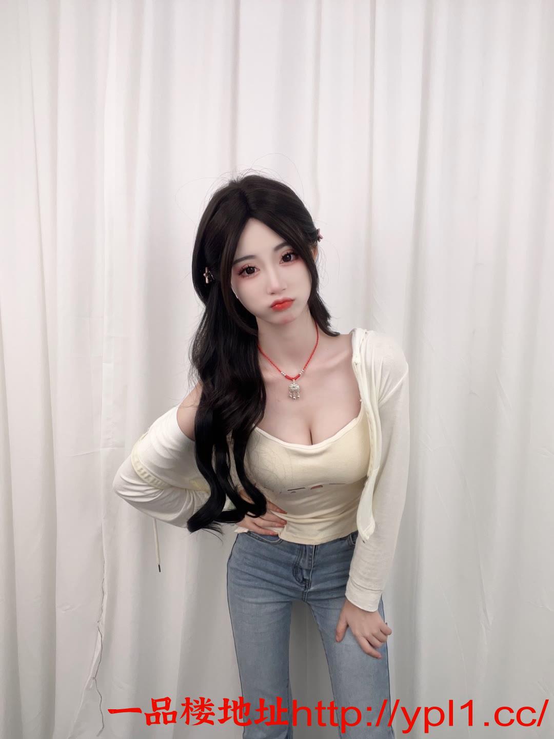 肤白貌美巨乳大长腿性欲妹子也外出