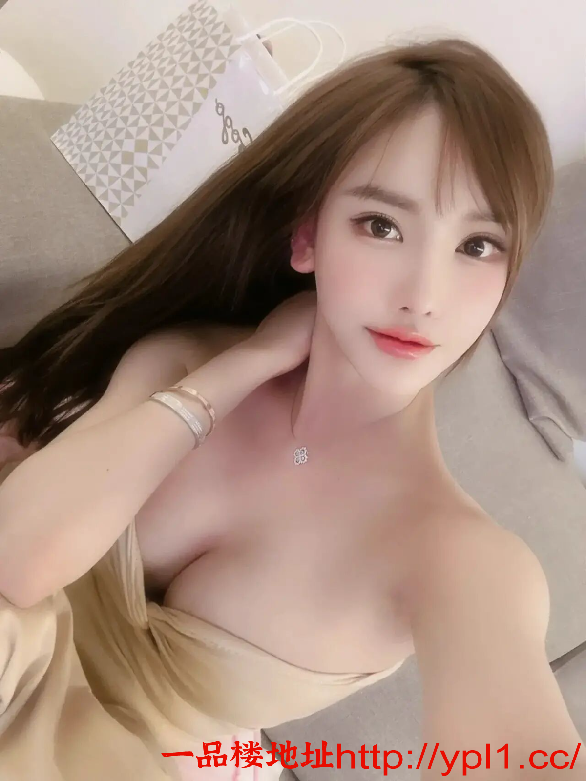 高挑丰满年轻妹妹