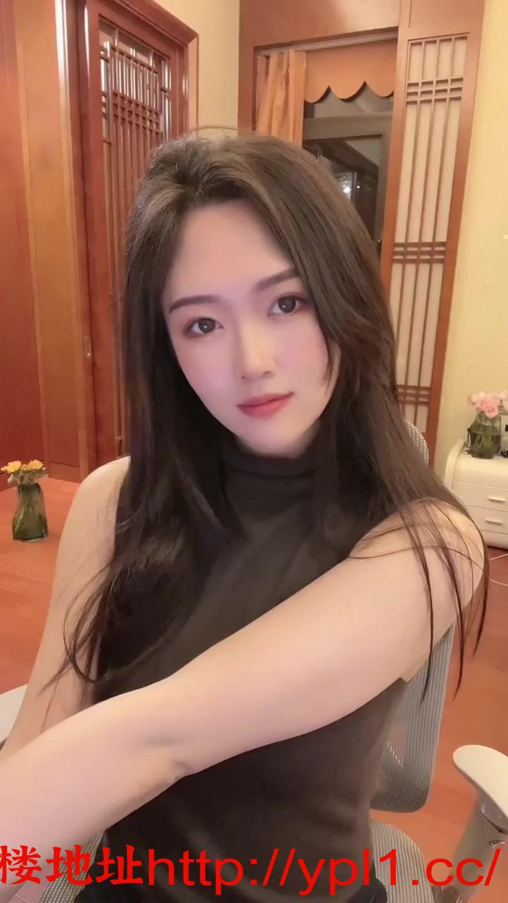 自己聊自己做 性格开朗，态度很好.