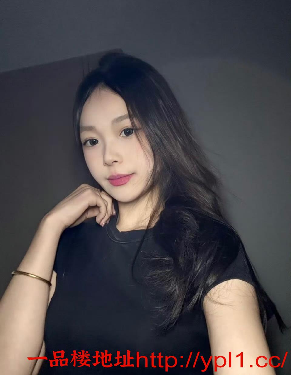 单身妹妹喜欢后入 小嫩逼超紧