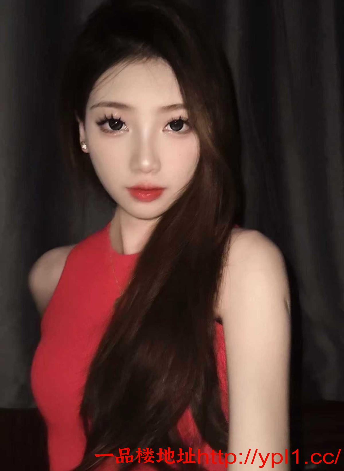 长腿骚逼反差妹