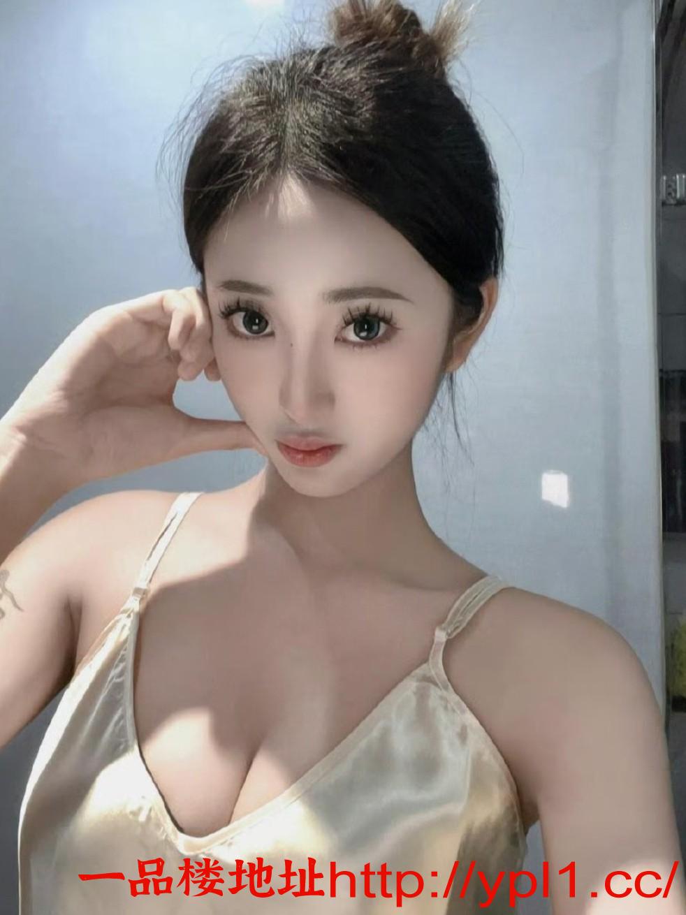 大奶翘臀很诱人