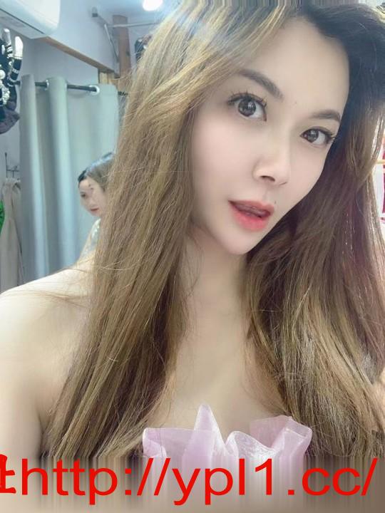 性感美妞小红花