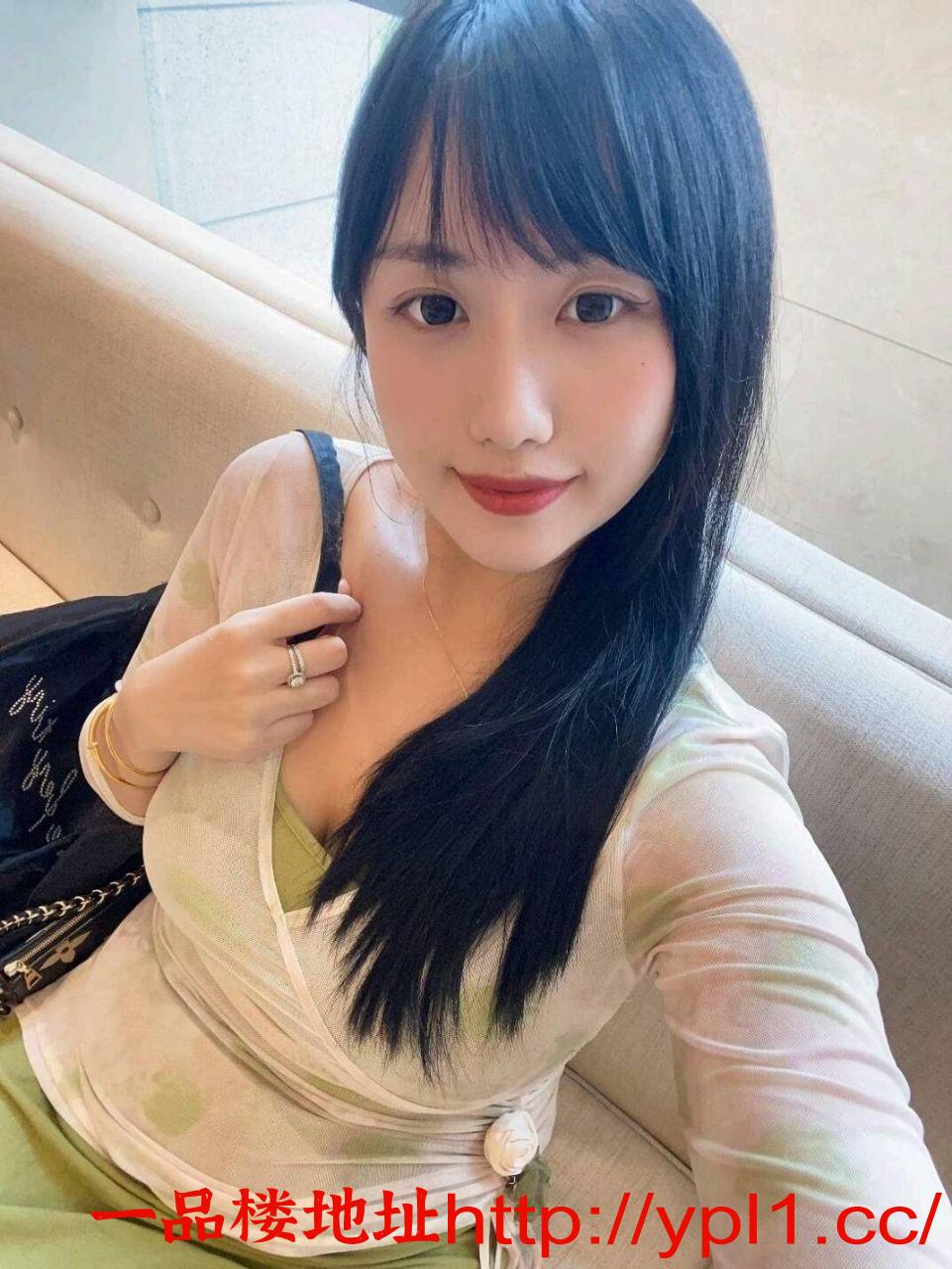 服务不错的大奶妹子