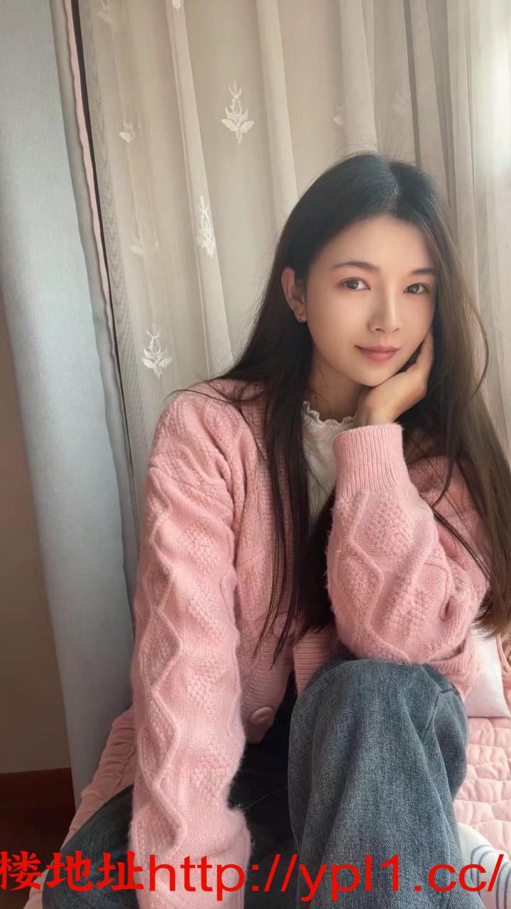 清纯甜美白嫩妹