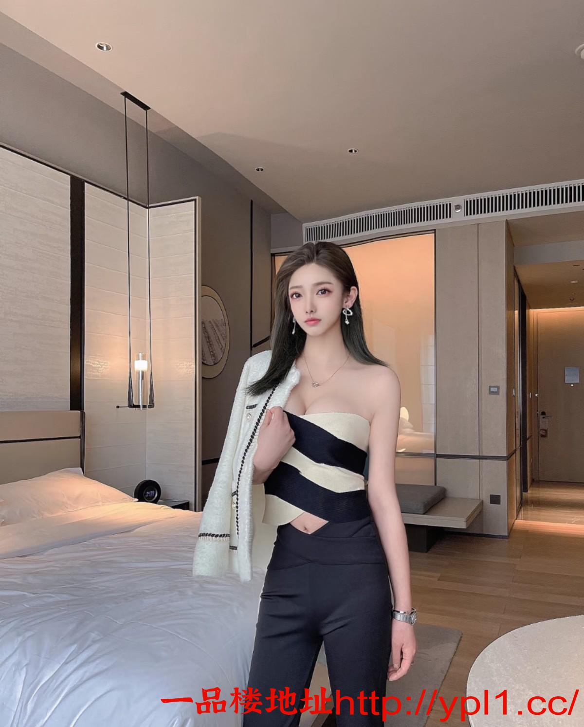 爆乳细腰奶子大小紧逼