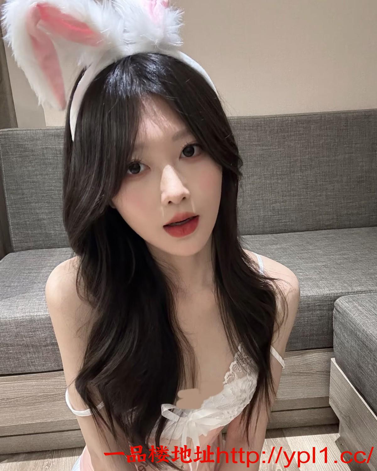 娇小白嫩大奶妹