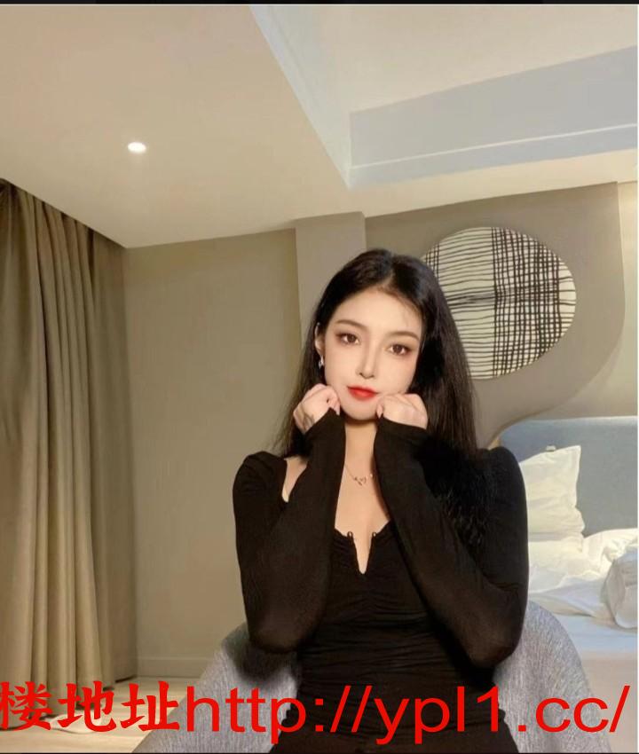 粉嫩鲍鱼水多妹子短期下海