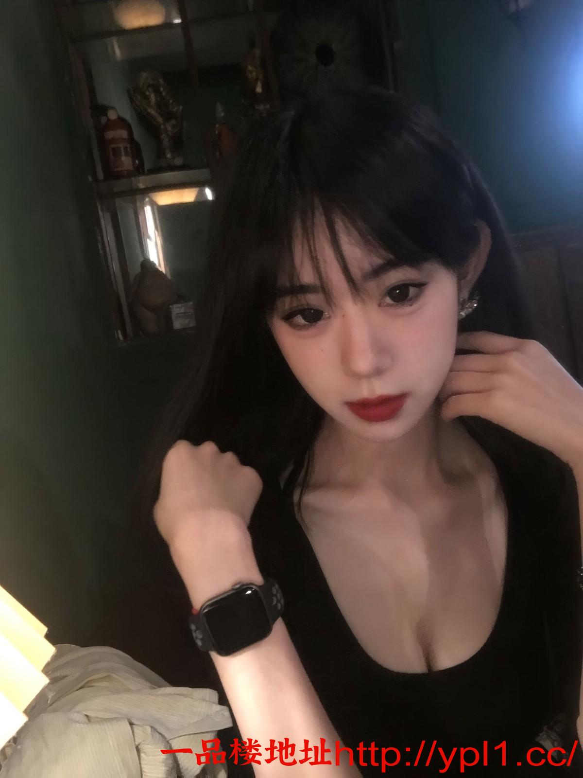 清纯白嫩大胸妹