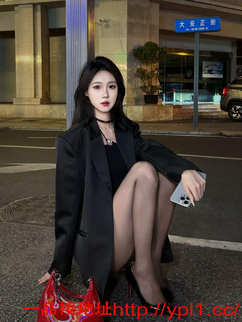 天河黑丝长腿骚女